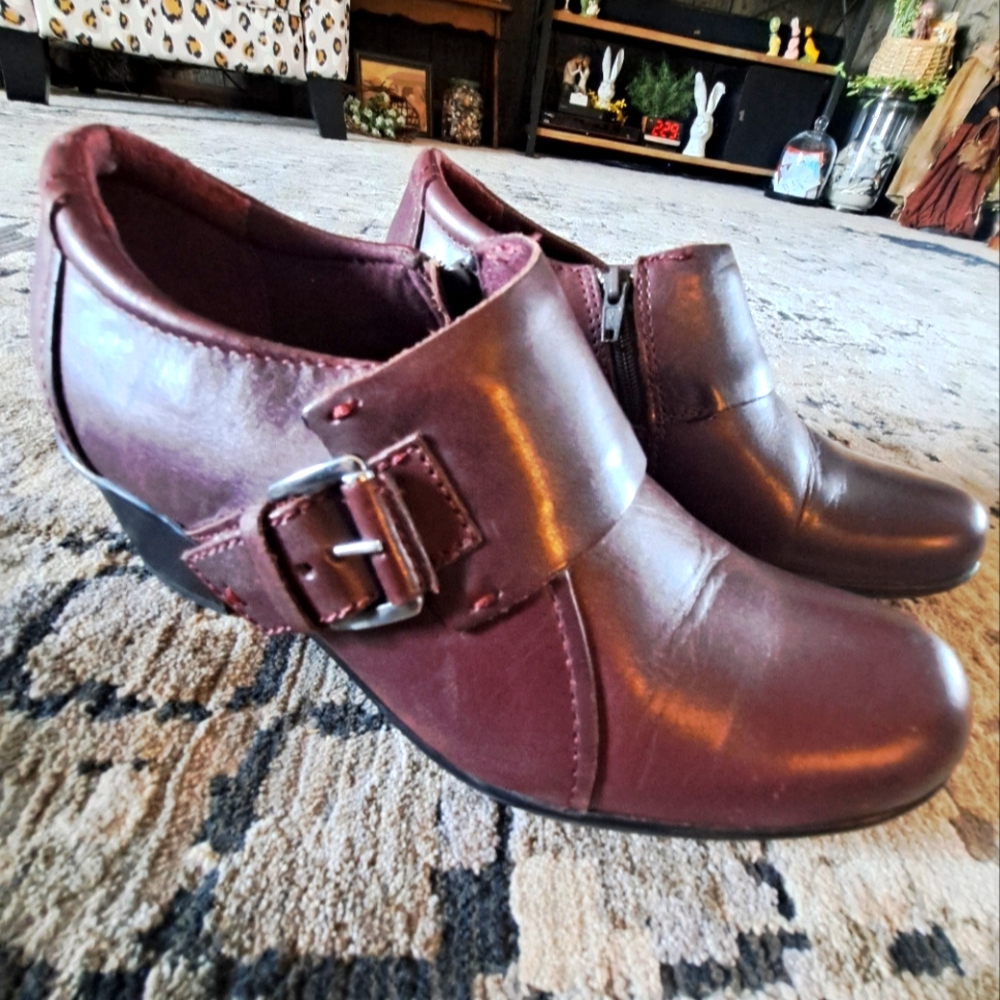 Clarks Women's Burgundy Leather Ankle Boots